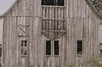 Old Wooden Barn Canvas Print