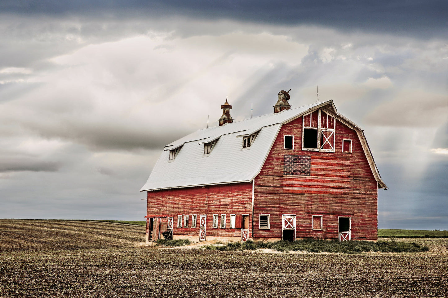 Old Red Barn and American Flag Canvas Print Paper Photo Print / 12 x 18 Inches Wall Art Teri James Photography