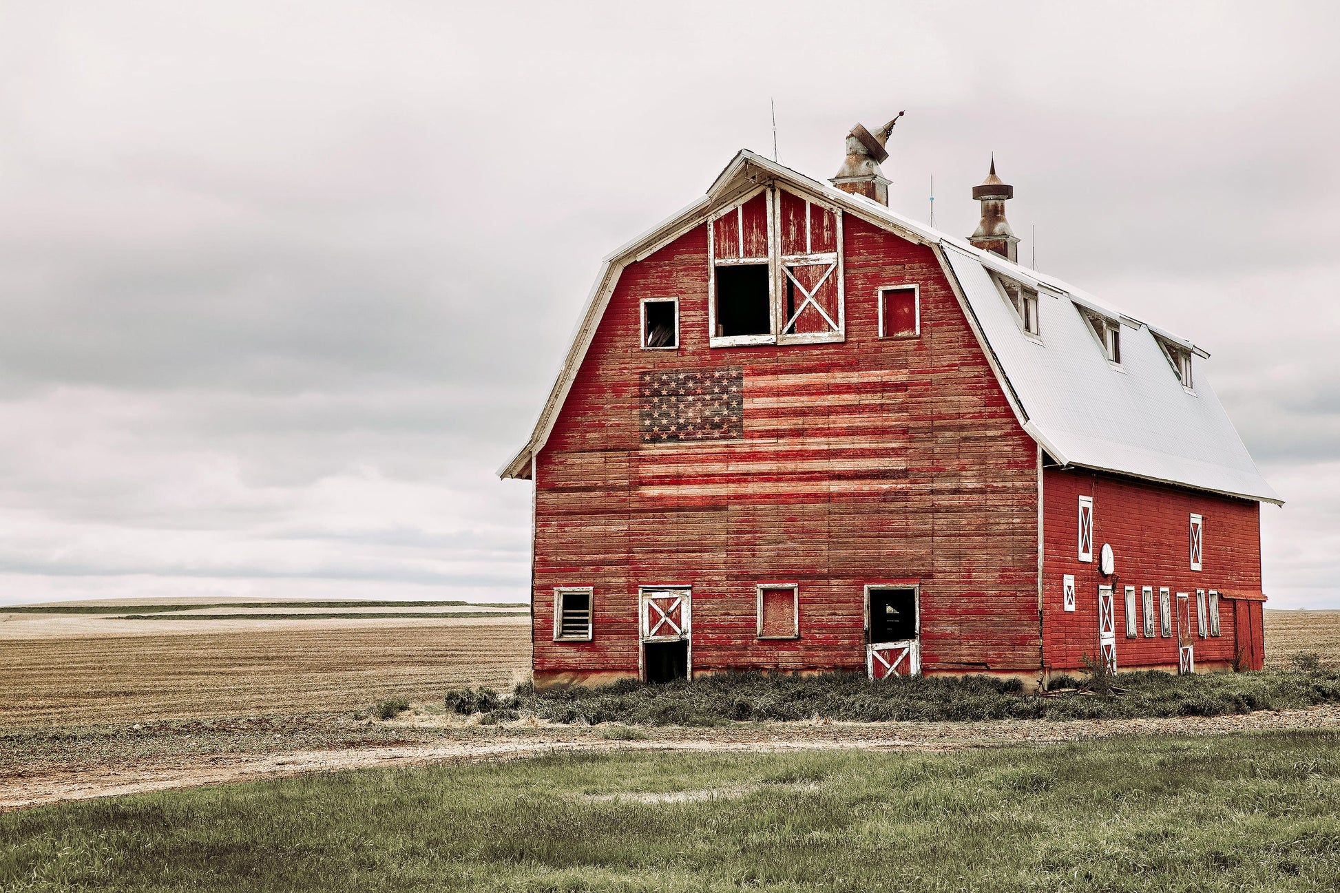 Old Red Barn and American Flag Wall Art Paper Photo Print / 12 x 18 Inches Wall Art Teri James Photography