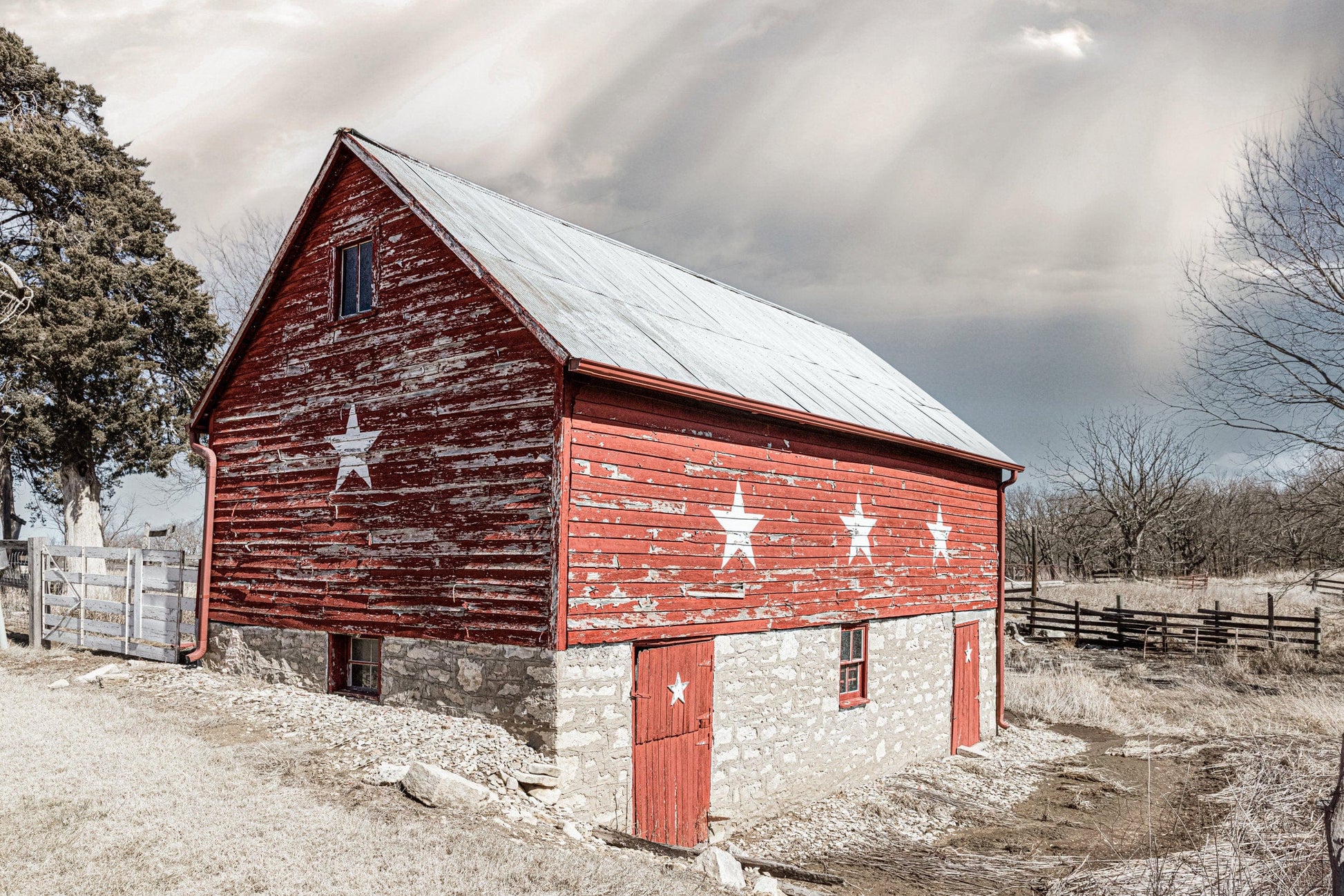 Americana Wall Art Canvas- Old Red Barn with Stars Mounted Photo Print / 12 x 18 Inches Wall Art Teri James Photography